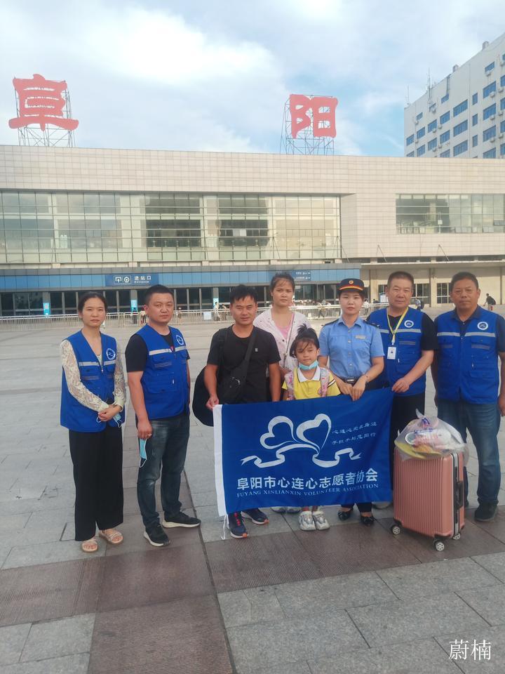 安徽阜阳：龙凤四胞胎安康生长路